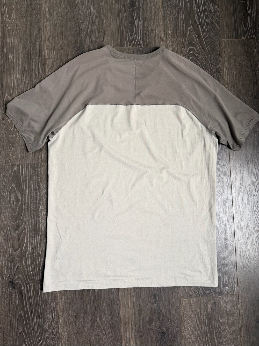 Men's Short-Sleeve TwoTone Raglan Crewneck Light Gray/Beige Size Large Lululemon - Picture 3 of 6